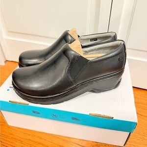 WOMEN’S KLOGS FOOTWEAR
NAPLES